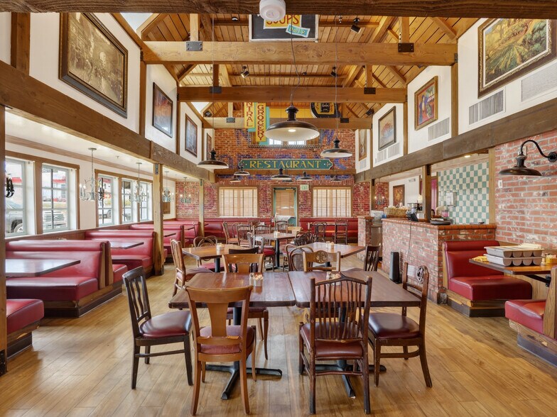 More Photos Of 7133 N Academy Blvd, Colorado Springs Restaurant For Lease