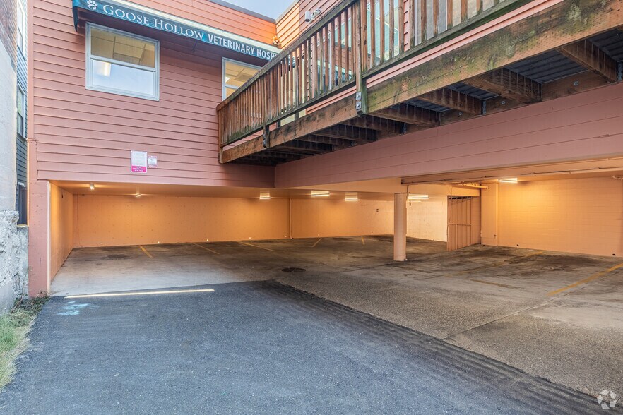 More Photos Of 1411 SW 14th Ave, Portland Veterinarian Kennel For Lease