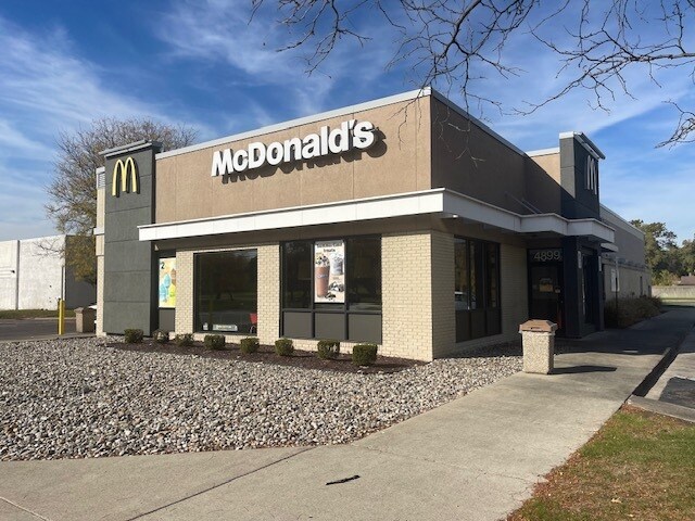 Primary Photo Of 4899 E 8 Mile Rd, Warren Freestanding For Sale