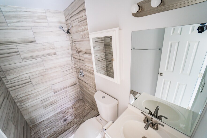 More Photos Of 3845-3855 Chamoune Ave, San Diego Apartments For Sale