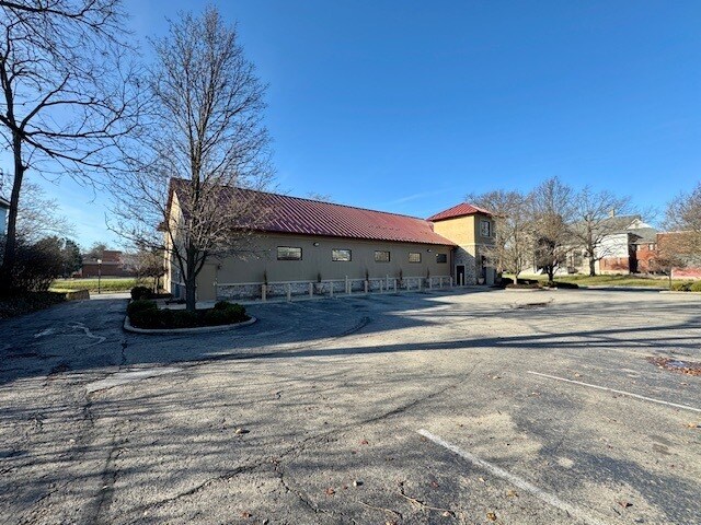 More Photos Of 640 N Fountain Ave, Springfield Freestanding For Sale