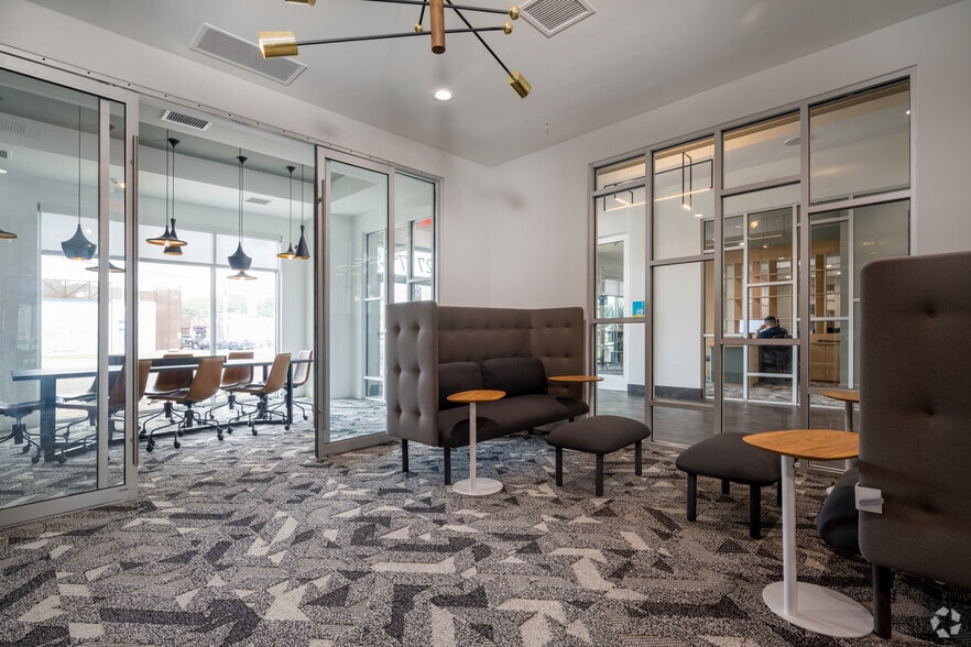 More Photos Of 2717 S Lamar Blvd, Austin Apartments For Lease