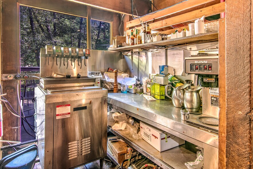 More Photos Of 54905 N Circle Dr, Idyllwild-Pine Cove Restaurant For Lease