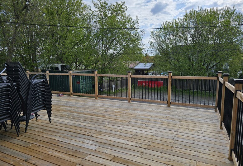 More Photos Of 105 James St, Parry Sound Restaurant For Sale