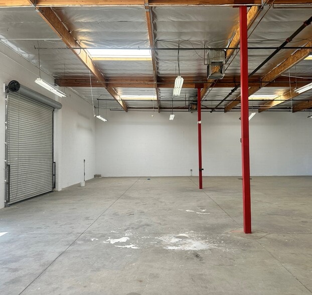 More Photos Of 19437 Newhall St, Palm Springs Warehouse For Sale