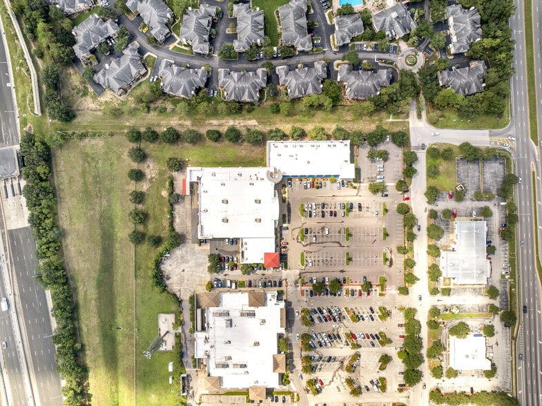 More Photos Of 8010 W Colonial Dr, Orlando Freestanding For Sale