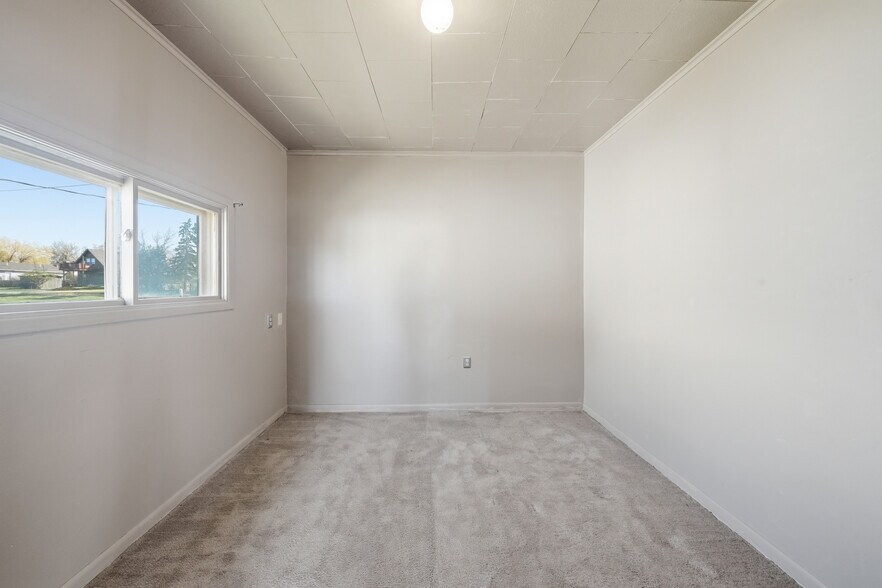 More Photos Of 210 Miles Ave, Clyde Park Specialty For Sale