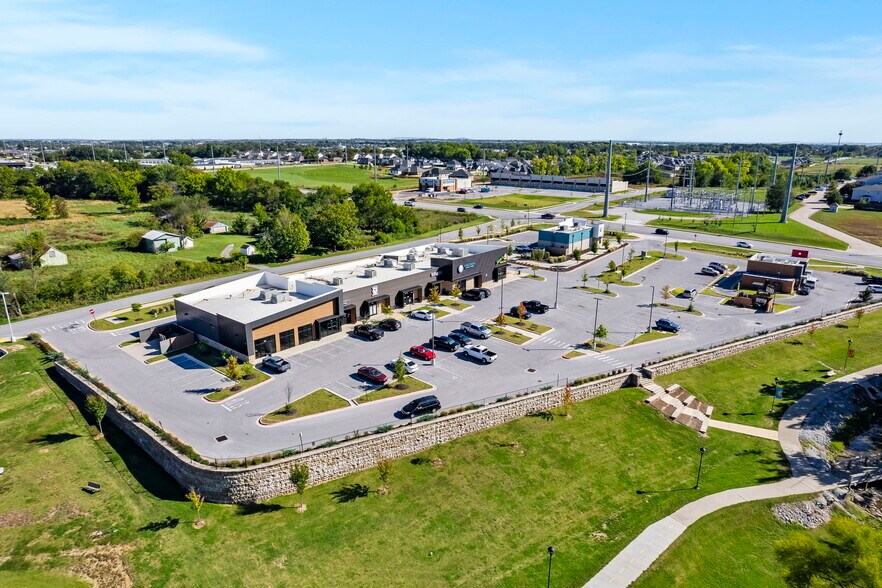 More Photos Of 504 E Centerton Blvd, Centerton Storefront Retail Office For Lease