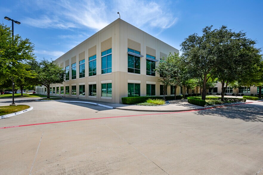 More Photos Of 13500 Heritage Pky, Fort Worth Office For Lease