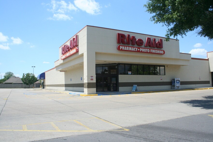More Photos Of 2220-2252 Ambassador Caffery Pky, Lafayette Supermarket For Lease