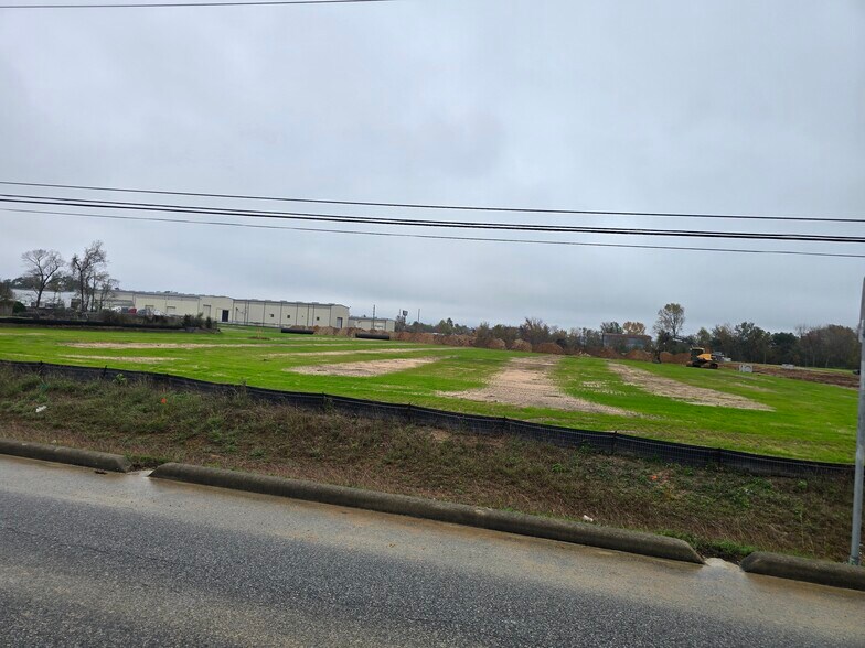 More Photos Of 1201 E 1st St, Humble Land For Lease