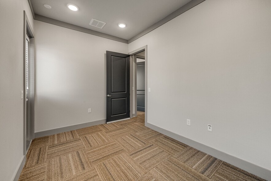 More Photos Of 1312 W Exchange Pky, Allen Medical For Lease