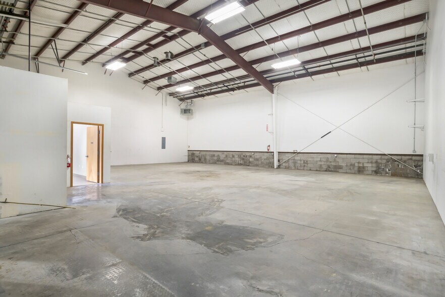More Photos Of 20756 High Desert Ct, Bend Warehouse For Lease