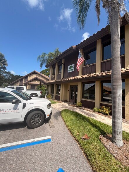More Photos Of 7021 S Tamiami Trl, Sarasota Office For Sale