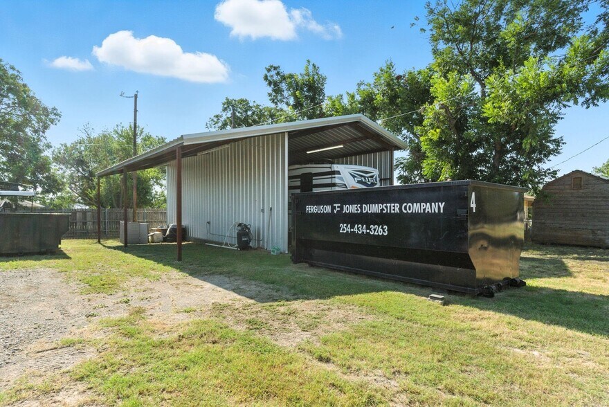 More Photos Of 104 Yuma Street, Lipan Warehouse For Sale