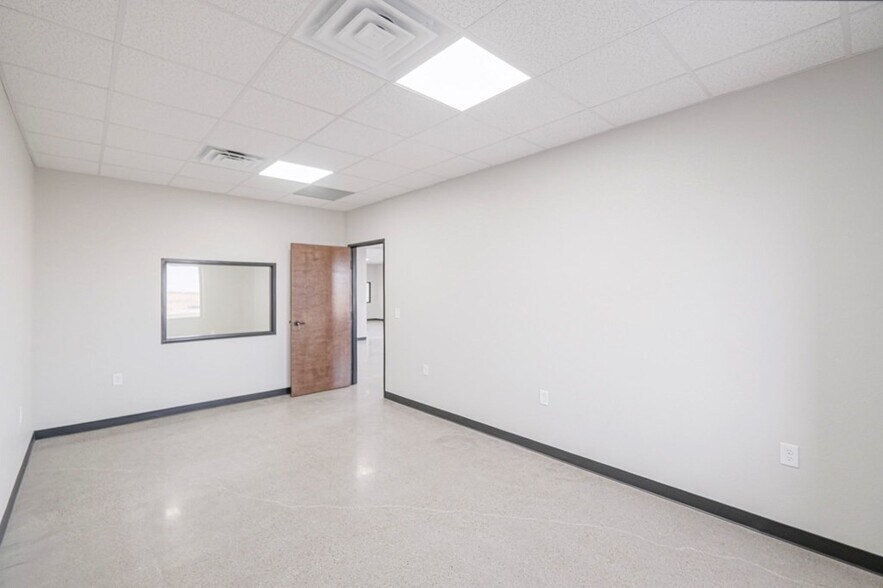 More Photos Of 5261 W Murphy St, Odessa Industrial For Lease