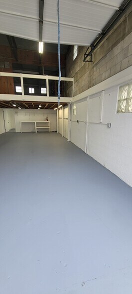 More Photos Of 515-517 S Flagler Ave, Pompano Beach Warehouse For Lease