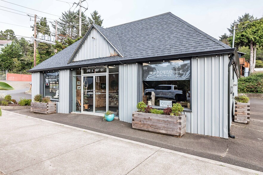More Photos Of 3110 SE Highway 101, Lincoln City Storefront For Sale
