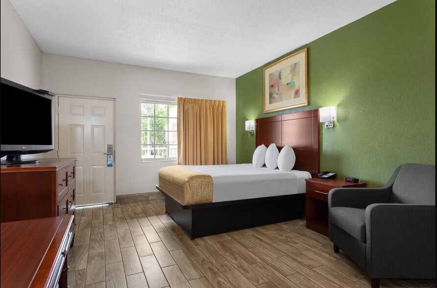 More Photos Of 1527 US Highway 441 SE, Okeechobee Hotel For Sale