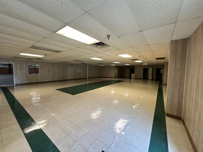 More Photos Of 111 Lenora St, Henderson Warehouse For Lease