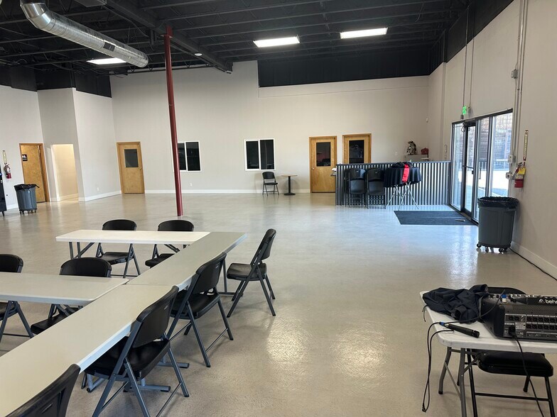 More Photos Of 3180 W Clearwater Ave, Kennewick Storefront Retail Office For Lease