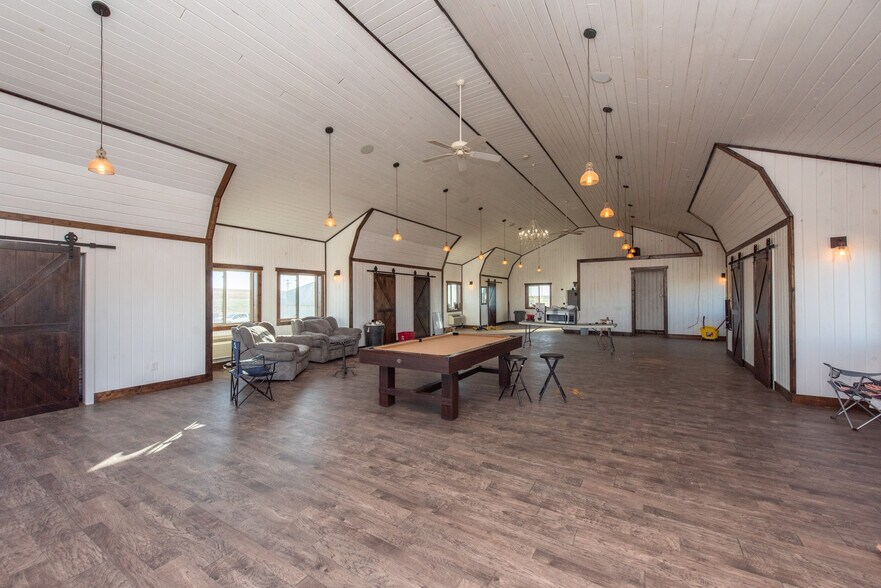 More Photos Of 13603 38th St SW, Belfield Flex For Lease