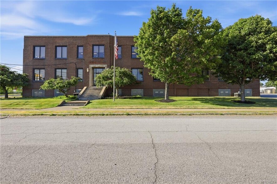 Primary Photo Of 2558 Hamburg Tpke, Buffalo Office For Sale