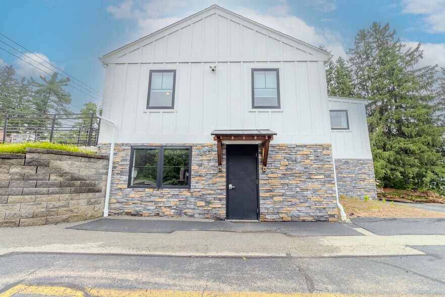 More Photos Of 4373 Old William Penn Hwy, Murrysville Office For Lease