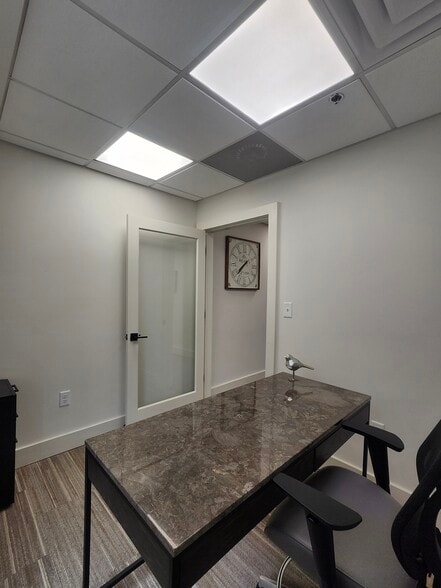 More Photos Of 121 W Washington St, Charles Town Office For Lease