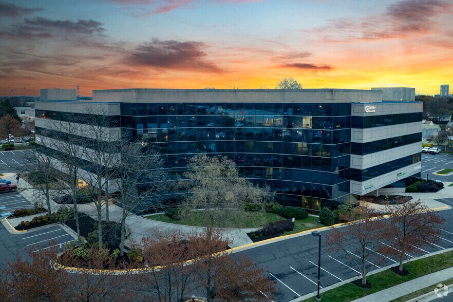 More Photos Of 950 Herndon Pkwy, Herndon Office For Lease