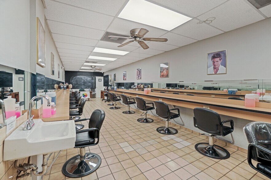 More Photos Of 8057 N Milwaukee Ave, Niles General Retail For Sale