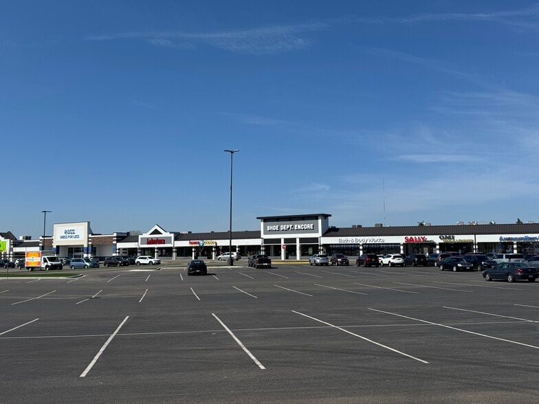 More Photos Of 1715-1749 Beam Ave, Maplewood Unknown For Lease