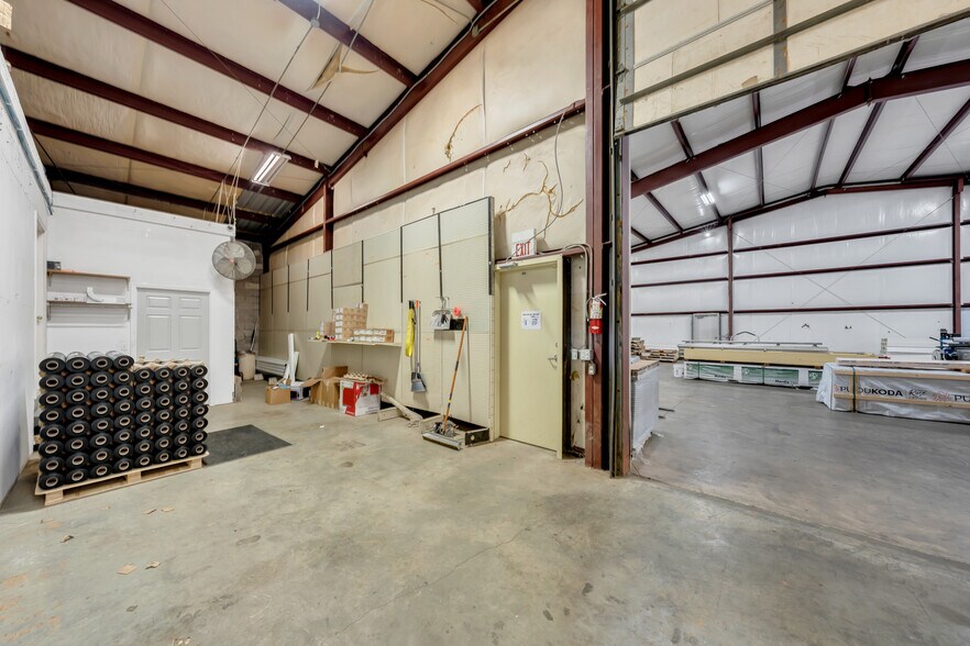 More Photos Of 25 Woodbury Hwy, Manchester Freestanding For Lease