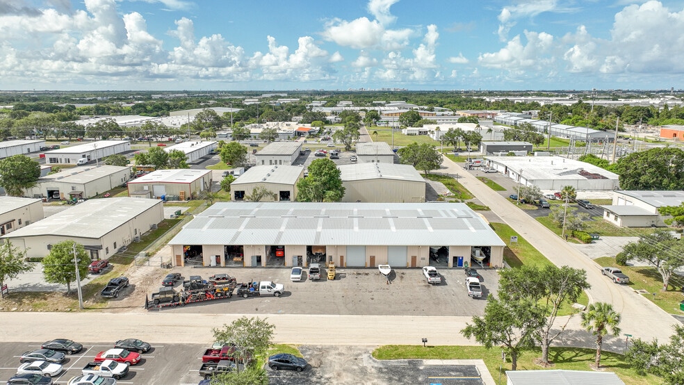 More Photos Of 1960-1974 Whitfield Park Ave, Sarasota Warehouse For Lease