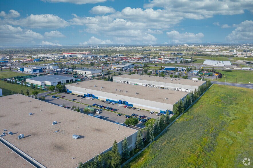 More Photos Of 2634 45th Ave SE, Calgary Warehouse For Lease