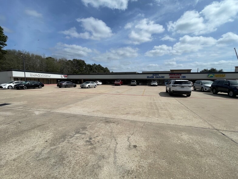 More Photos Of 701 E Main St, Tomball Storefront For Lease