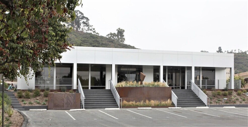 More Photos Of 2565 Camino del Rio S, San Diego Office For Lease