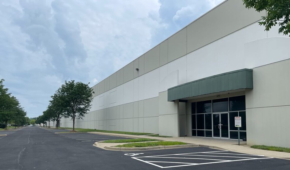 Primary Photo Of 6001 National Tpke, Louisville Distribution For Lease