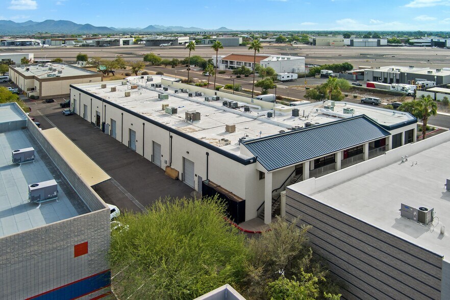 More Photos Of 7900 E Greenway Rd, Scottsdale Warehouse For Lease