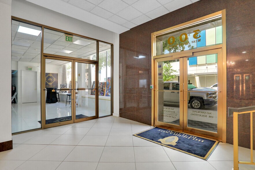 More Photos Of 300 W Adams St, Jacksonville Office For Sale