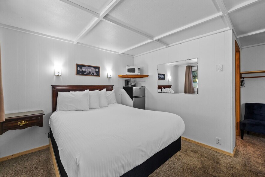 More Photos Of 180 Main St, North Woodstock Hotel For Sale