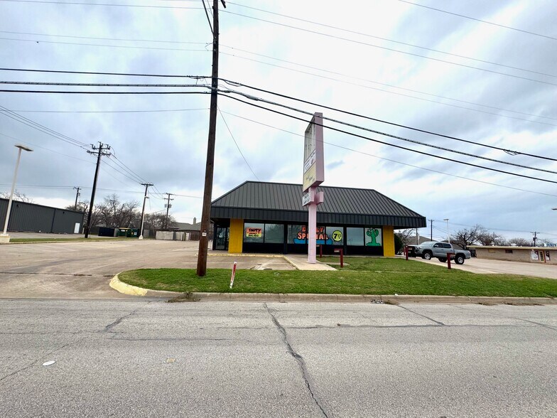 More Photos Of 510 S Cherry Ln, Fort Worth Restaurant For Sale