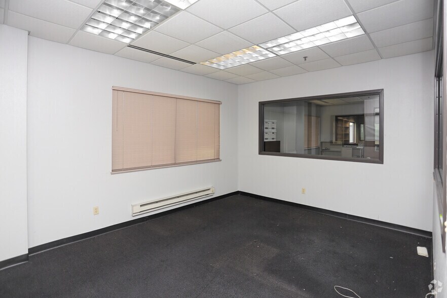 More Photos Of 1450 Commerce Pky, Franklin Manufacturing For Lease