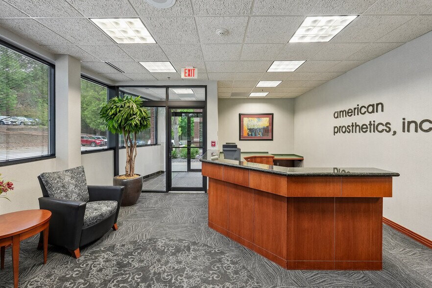 More Photos Of 1250 NW 142nd St, Clive Office For Lease