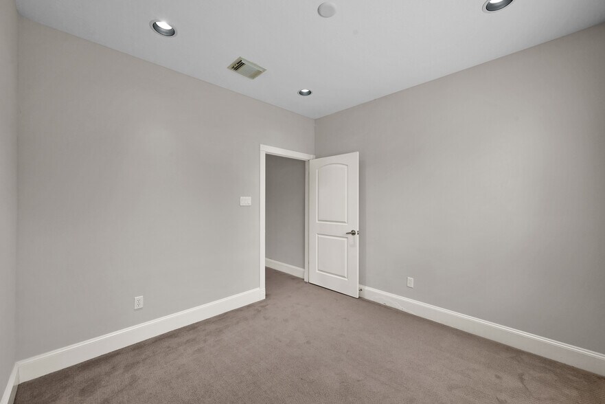More Photos Of 25511 Budde Rd, The Woodlands Office For Lease
