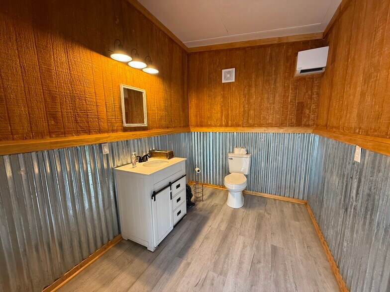 More Photos Of 102 Live Oak St, Tabor City Restaurant For Sale