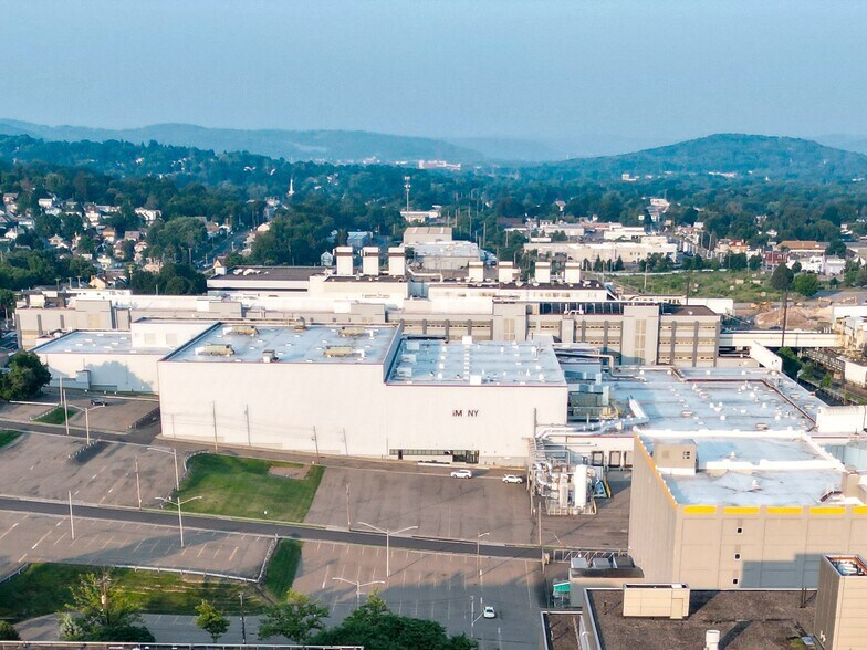 More Photos Of 1701L North St, Endicott Unknown For Lease