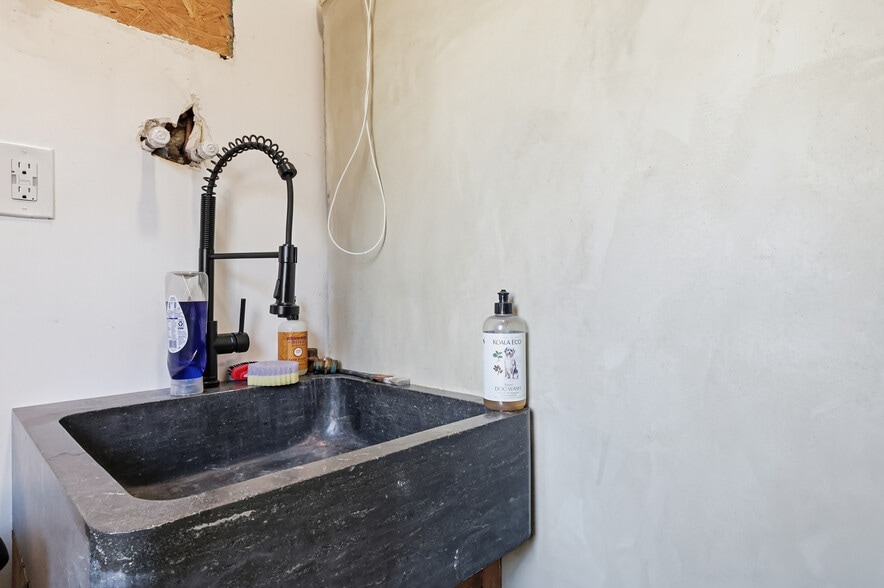 More Photos Of 1040 251st St, Harbor City Industrial For Sale