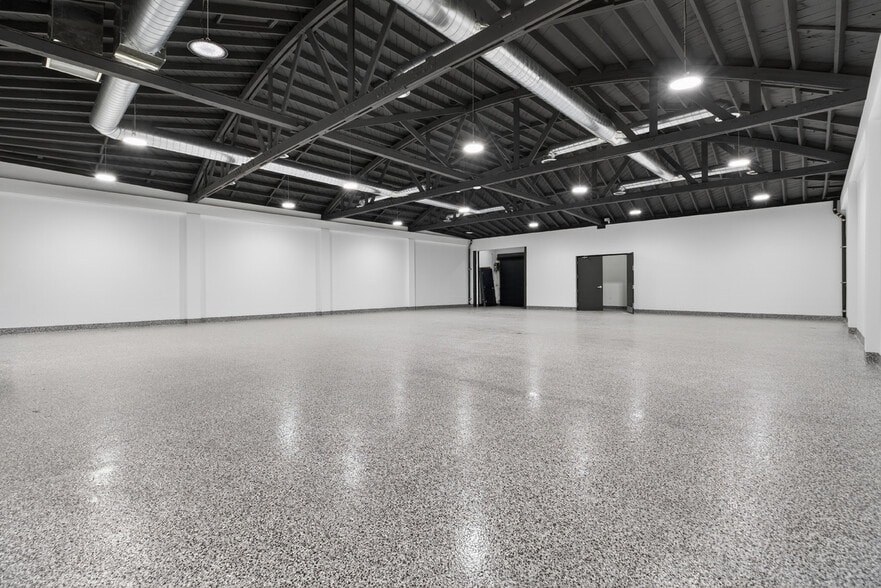 More Photos Of 703 S Main St, Burbank Showroom For Sale