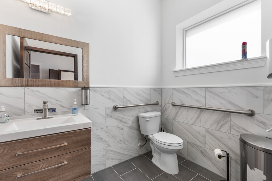 More Photos Of 390 Ramapo Valley Rd, Oakland Freestanding For Lease